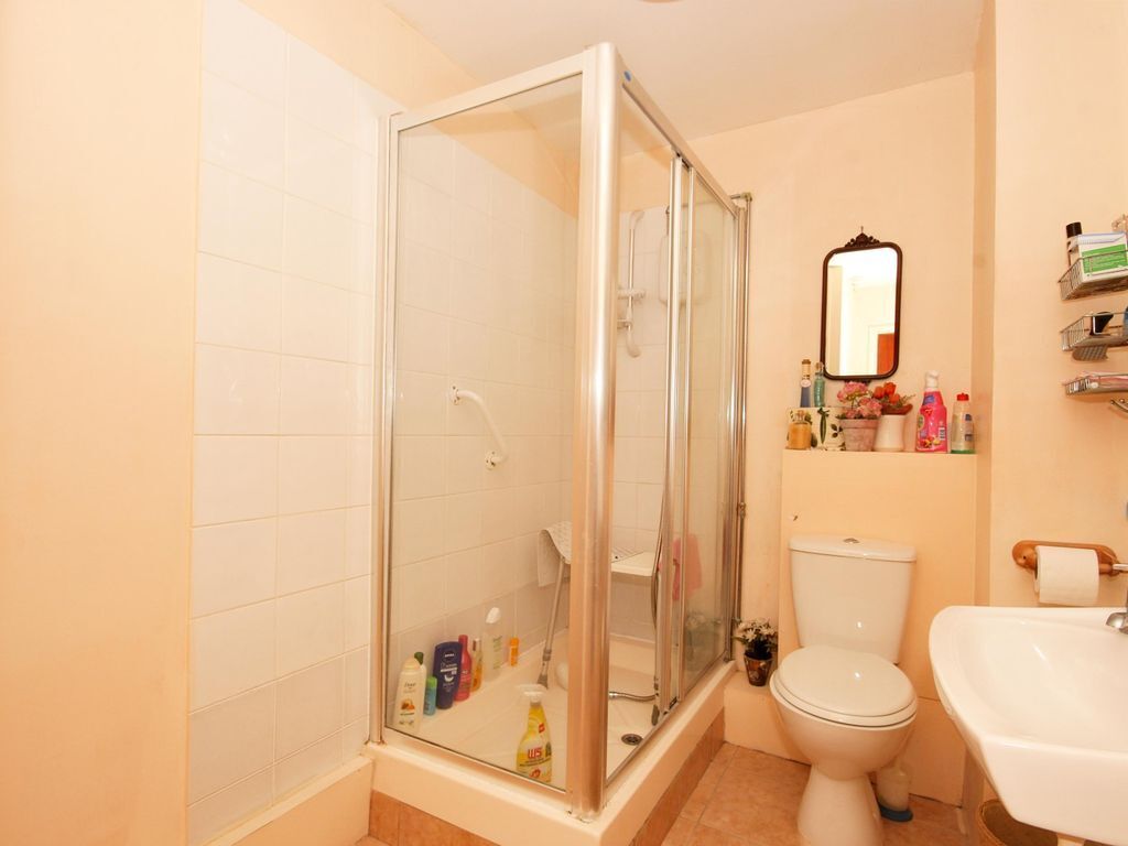 Flat Clarendon Avenue in Royal Leamington Spa