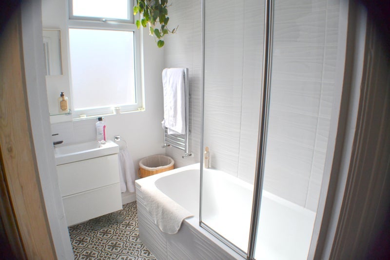 Room Mount Pleasant Road in Greater London