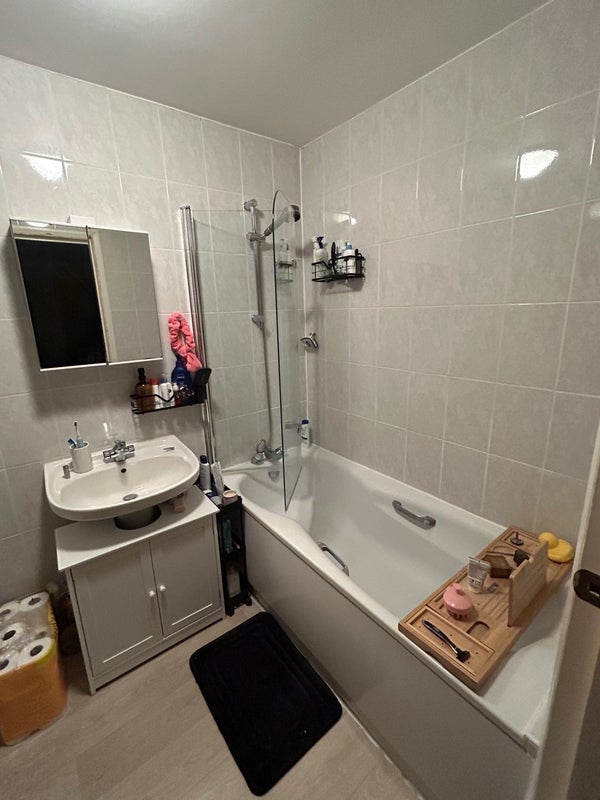 Room Eaton Rise in Greater London