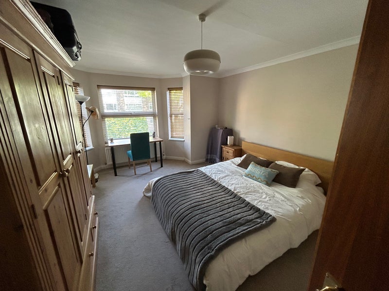 Flat Eaton Rise in Greater London