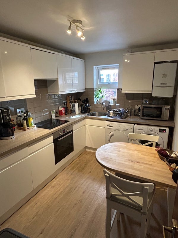 Room Eaton Rise in Greater London