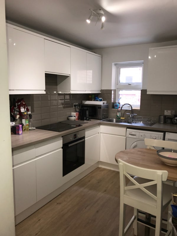 Flat Eaton Rise in Greater London