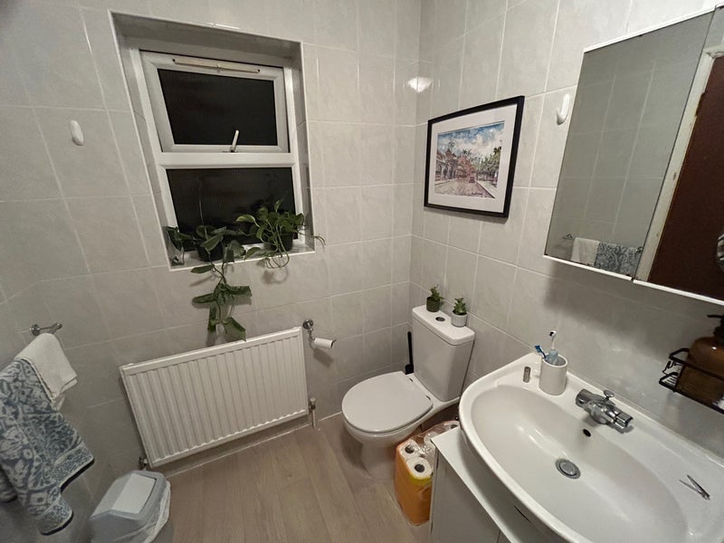 Room Eaton Rise in Greater London