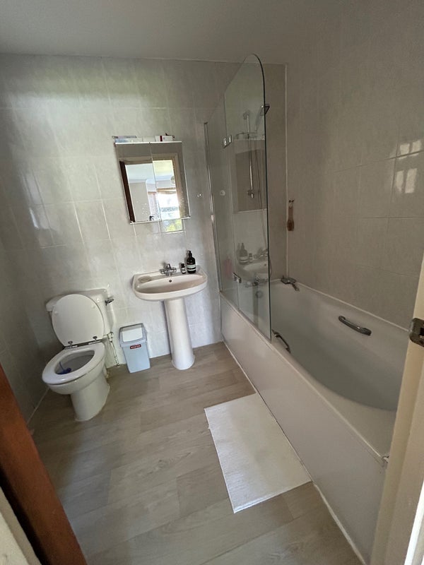 Flat Eaton Rise in Greater London