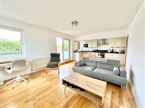 Flat Primrose Hill Road in Greater London