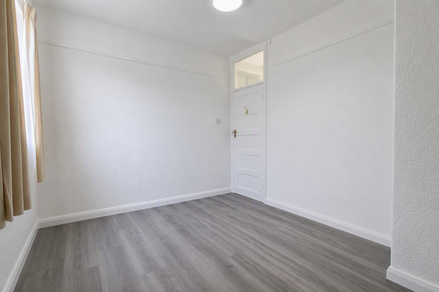 Flat Thornbury Court in Perton