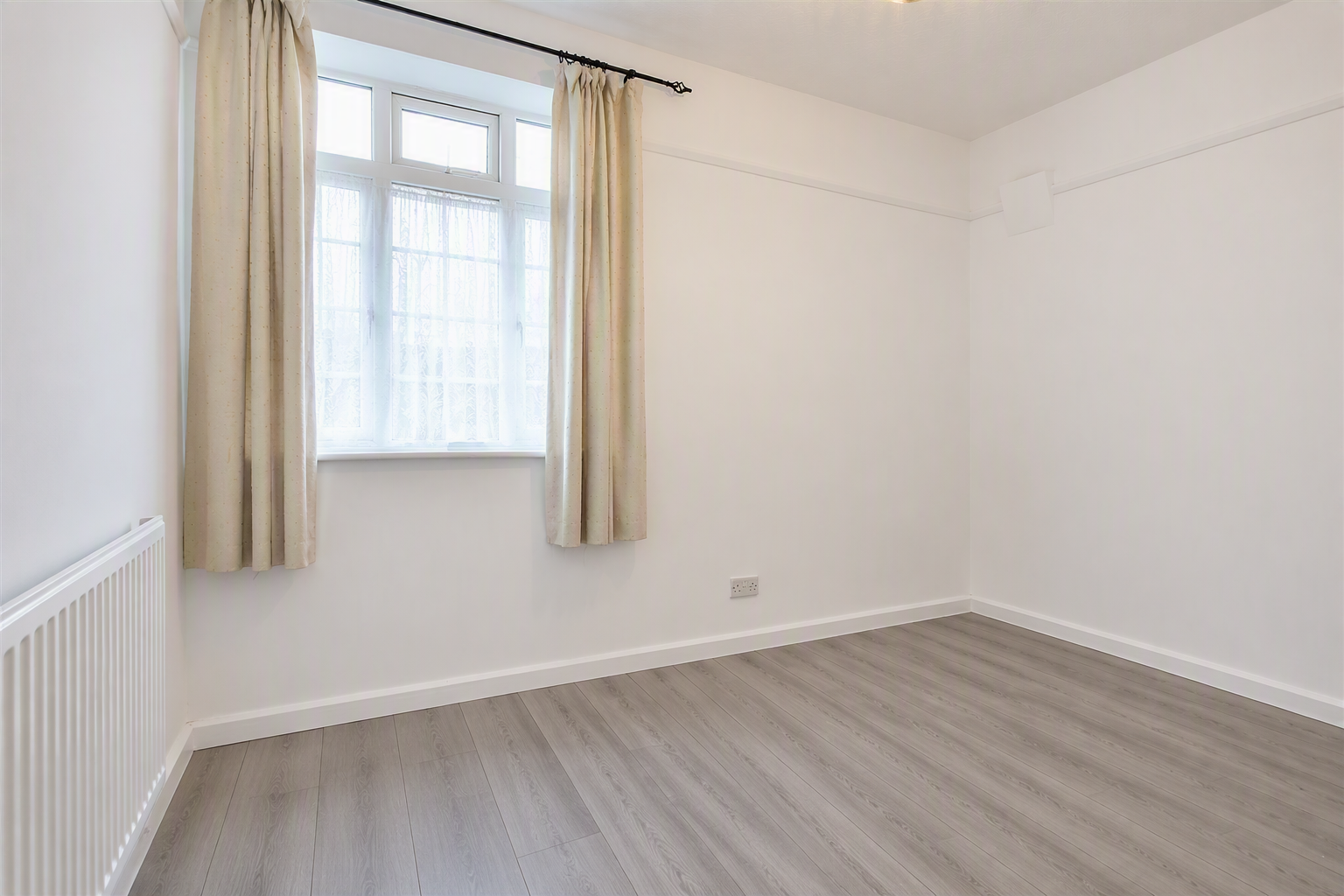 Flat Thornbury Court in Perton