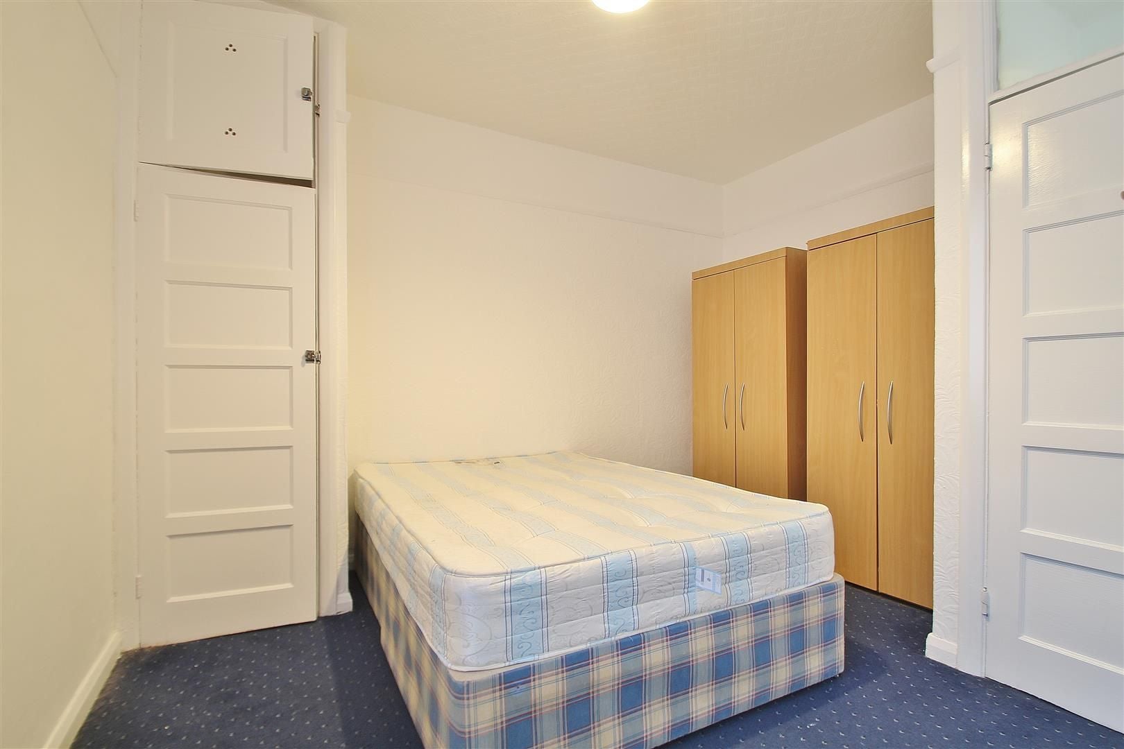 House Thornbury Court in Perton