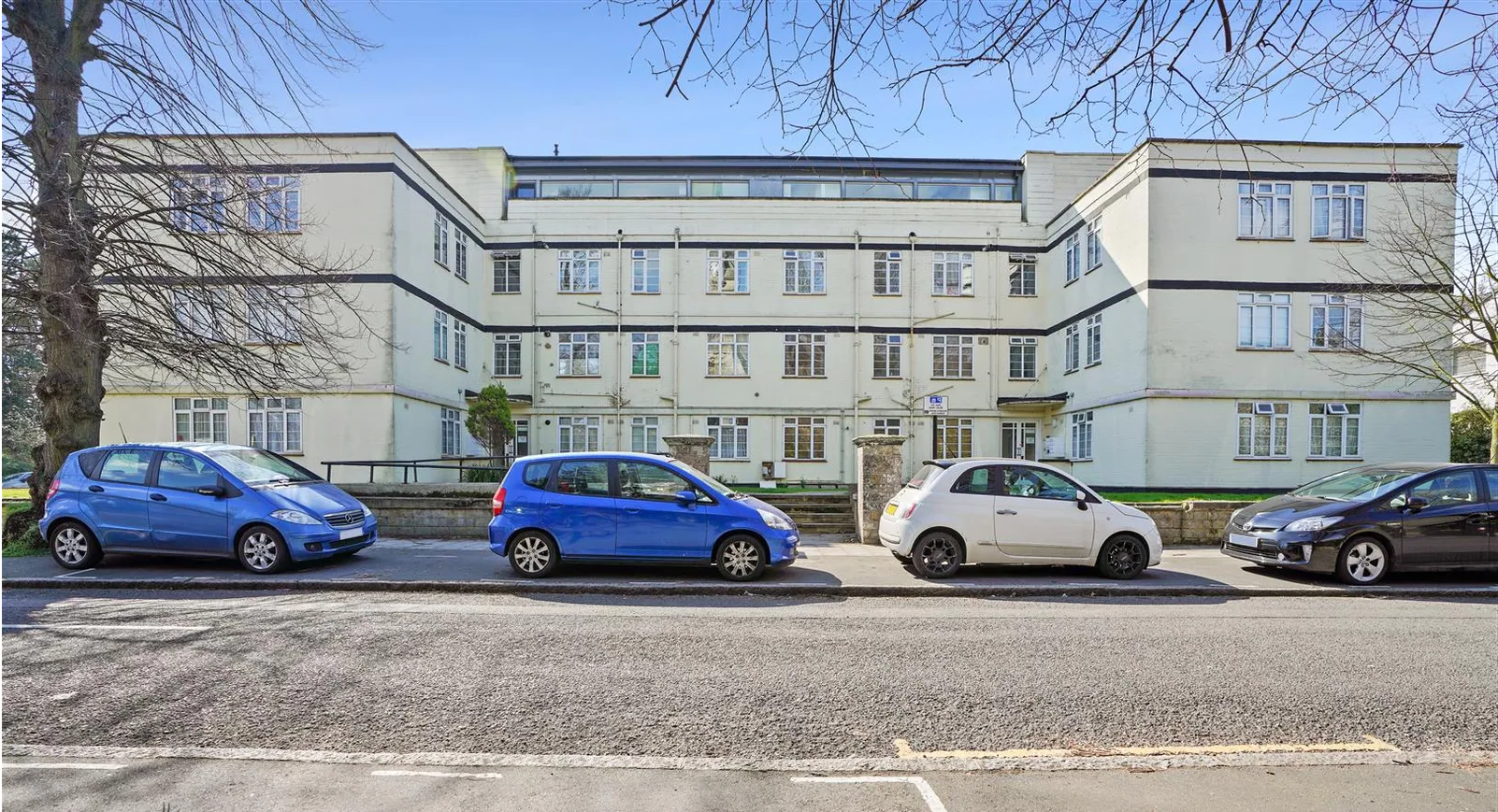 Flat Thornbury Court in Perton