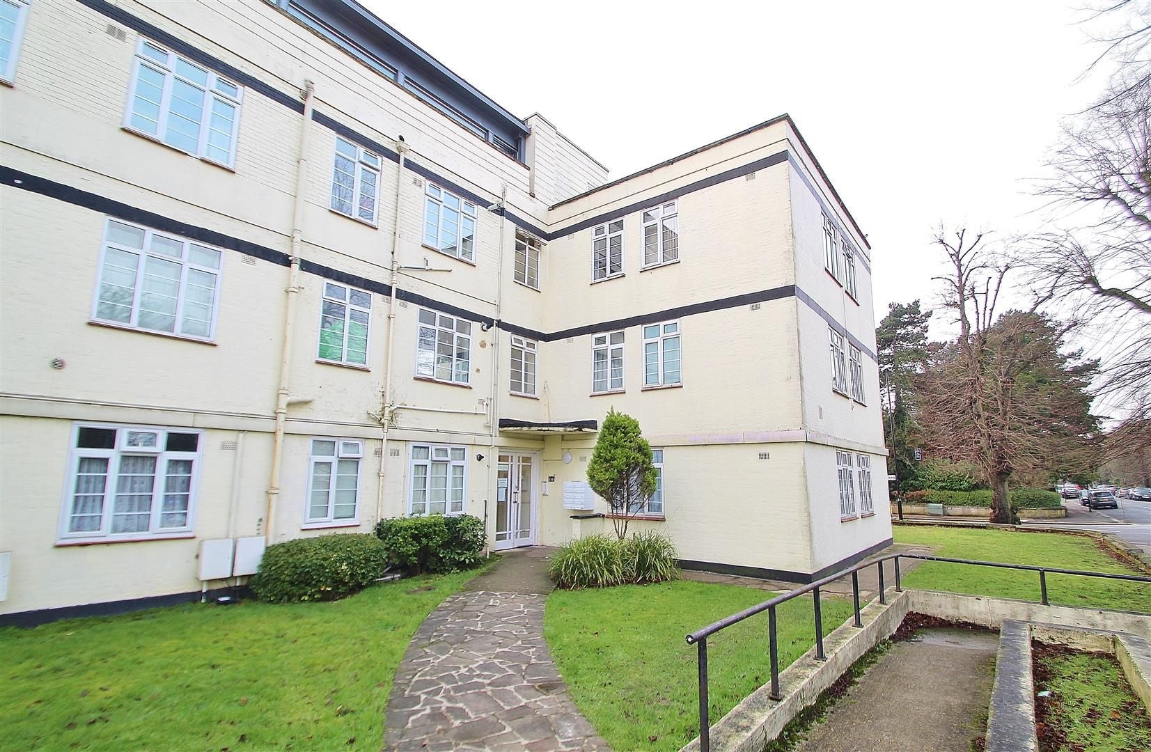 House Thornbury Court in Perton