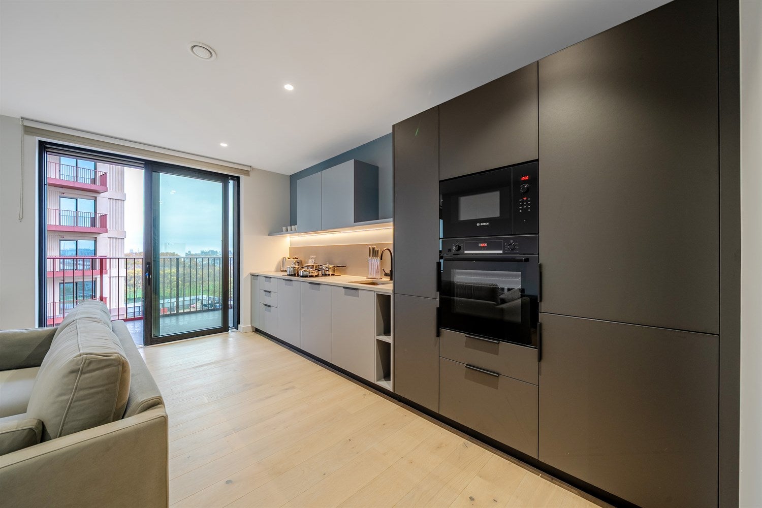 Flat Chandlers Avenue in Greater London