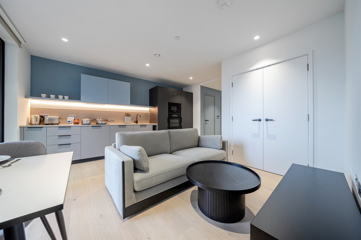 Flat Chandlers Avenue in Greater London