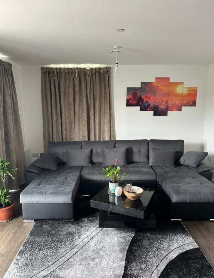 Flat Crossways Boulevard in Dartford