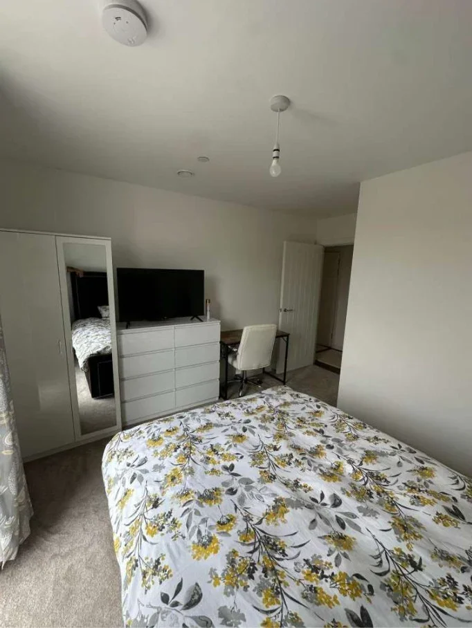 Flat Crossways Boulevard in Dartford