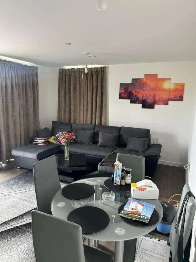 Flat Crossways Boulevard in Dartford