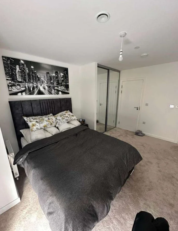 Flat Crossways Boulevard in Dartford