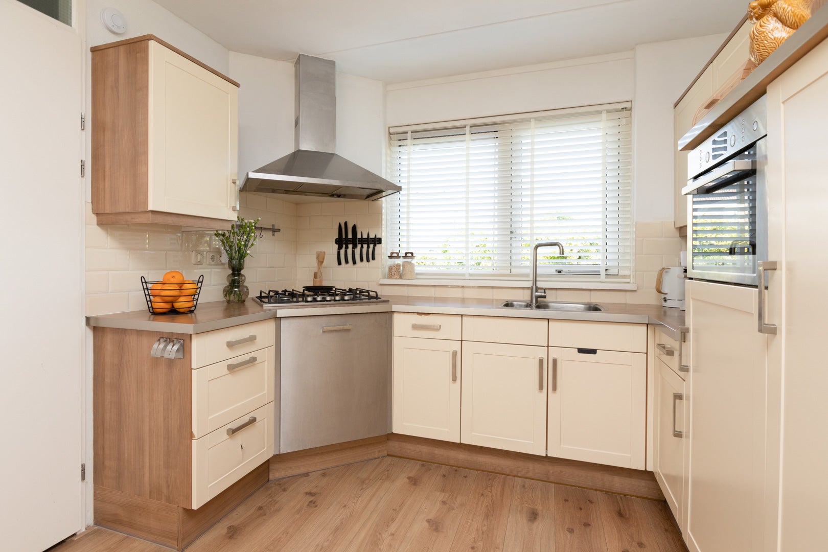 Hoekwoning te koop: Zandoogje 16, Sneek