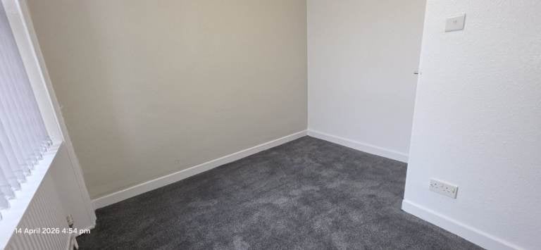 Flat Hallfield Road in Bradford