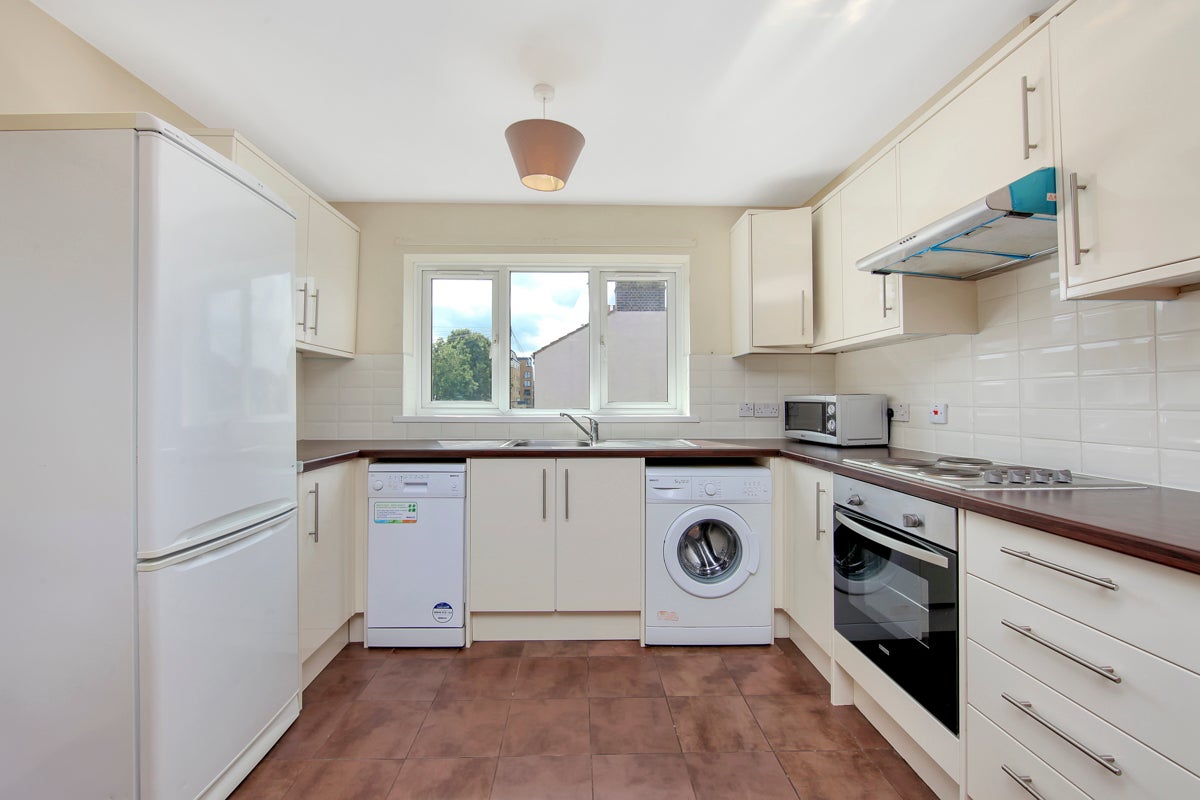 Flat Ambassador Square in Greater London