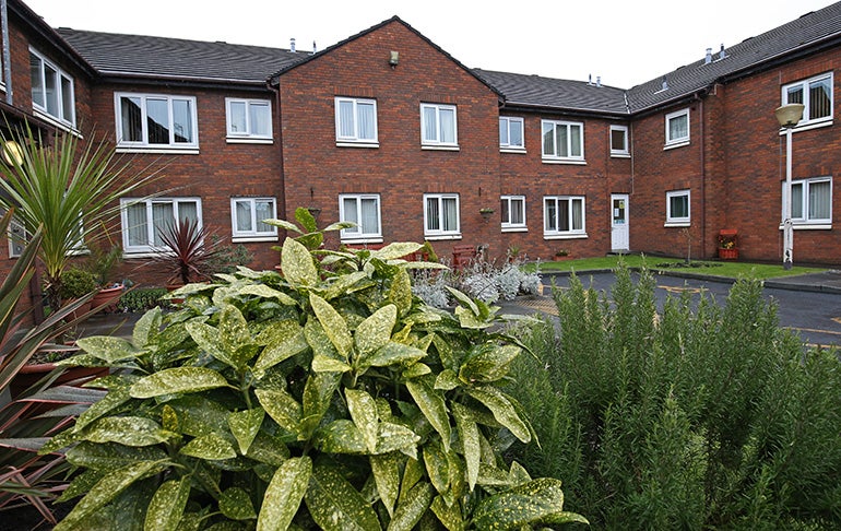 Flat Selby Court in Leigh
