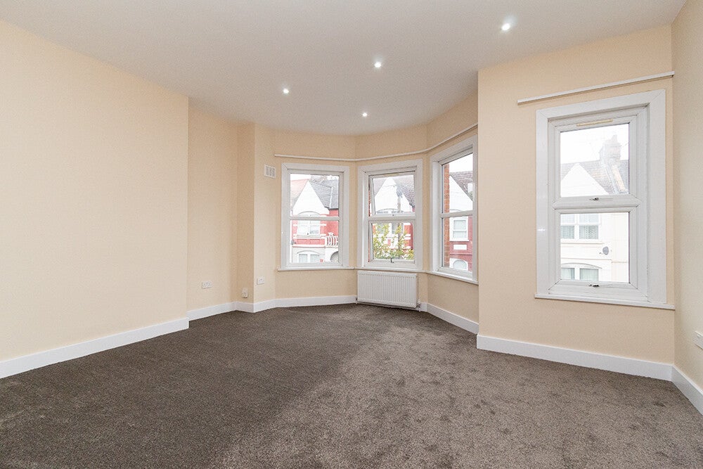 Flat Linacre Road in Greater London
