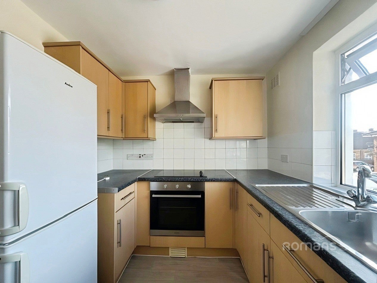 Flat Saint Lukes Road in Maidenhead