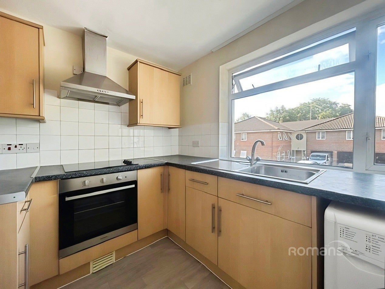 Flat Saint Lukes Road in Maidenhead