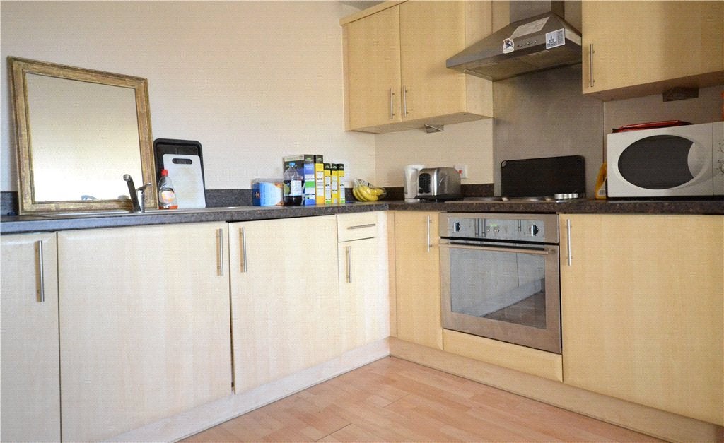 Flat Farnborough Road in Rushmoor