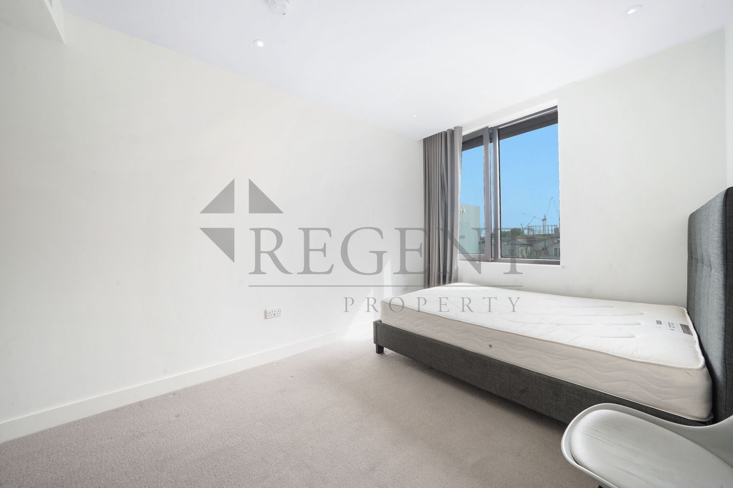 Flat Hackney Road in Greater London
