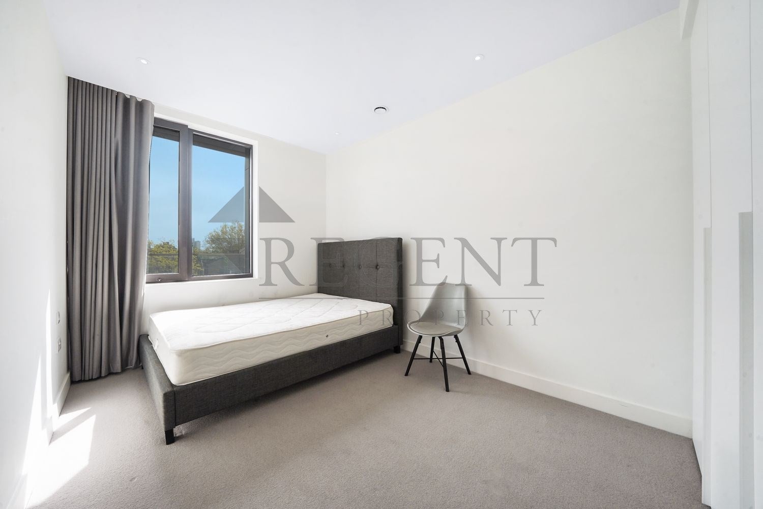 Flat Hackney Road in Greater London