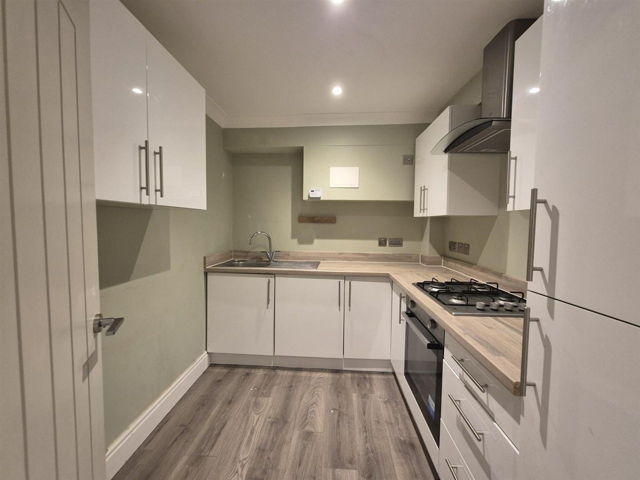 Flat Vicarage Park in Greater London