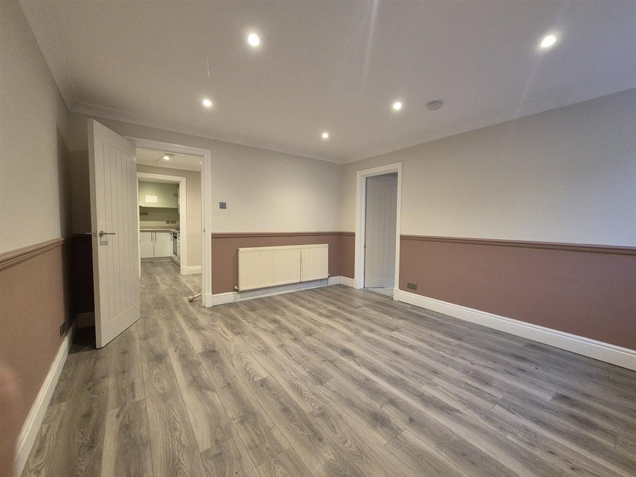 Flat Vicarage Park in Greater London