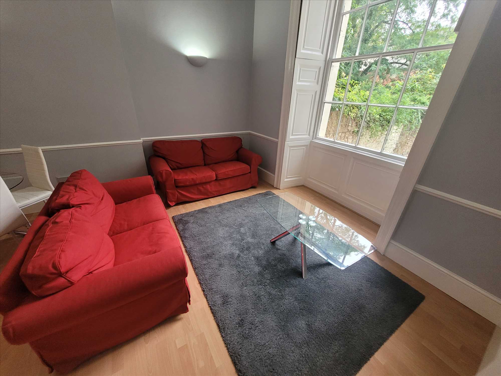 Flat Royal York Crescent in Bristol