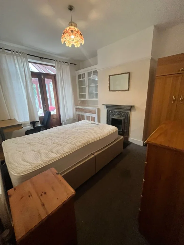 Room Walford Road in Greater London
