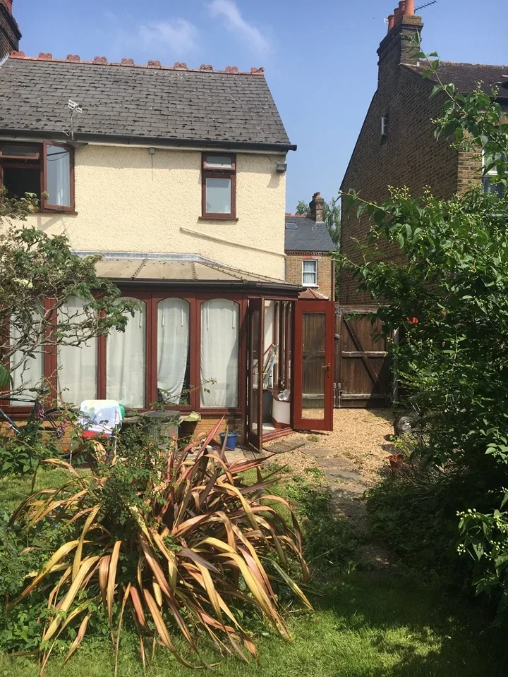 Room Walford Road in Greater London