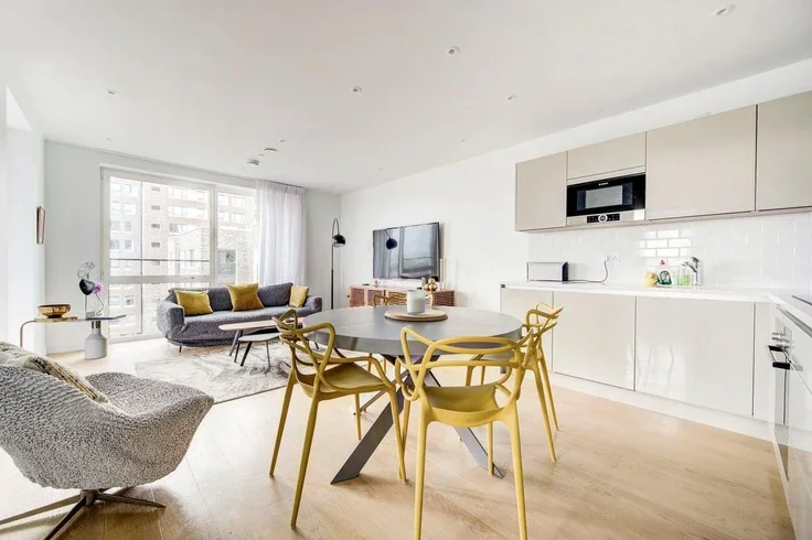 Flat Sayer Street in Greater London