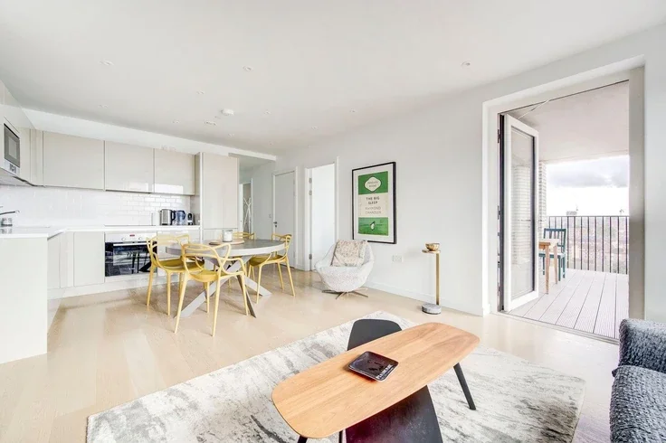 Flat Sayer Street in Greater London