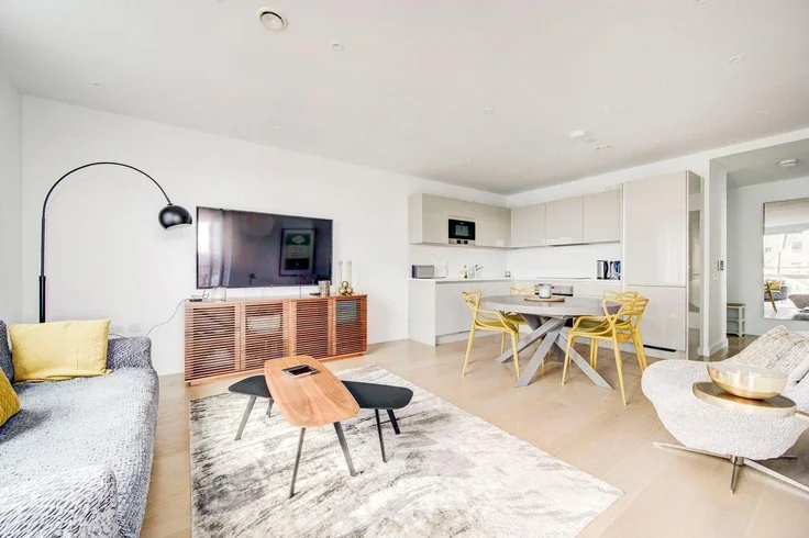 Flat Sayer Street in Greater London