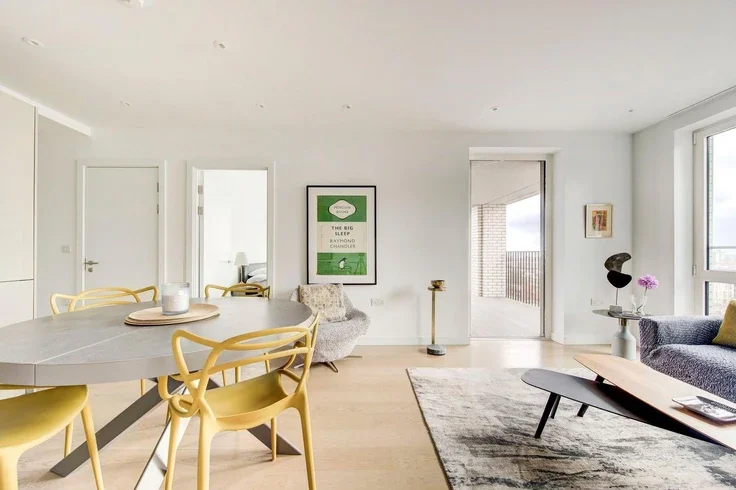 Flat Sayer Street in Greater London