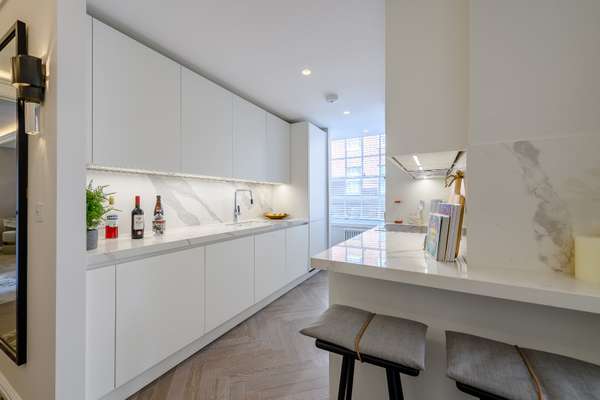 Flat South Audley Street in City of Westminster