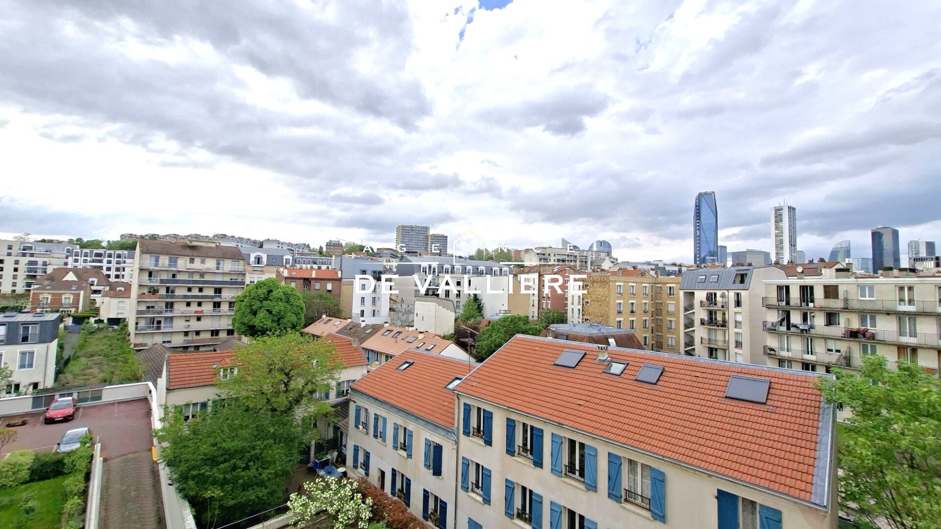 Flat Cours Michelet in Puteaux
