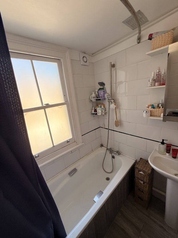 Room Sydney Road in Greater London