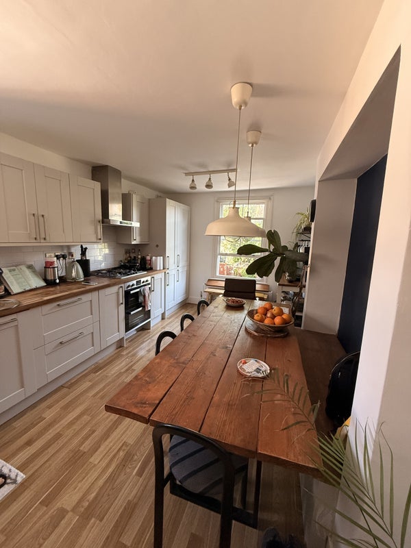 Room Sydney Road in Greater London