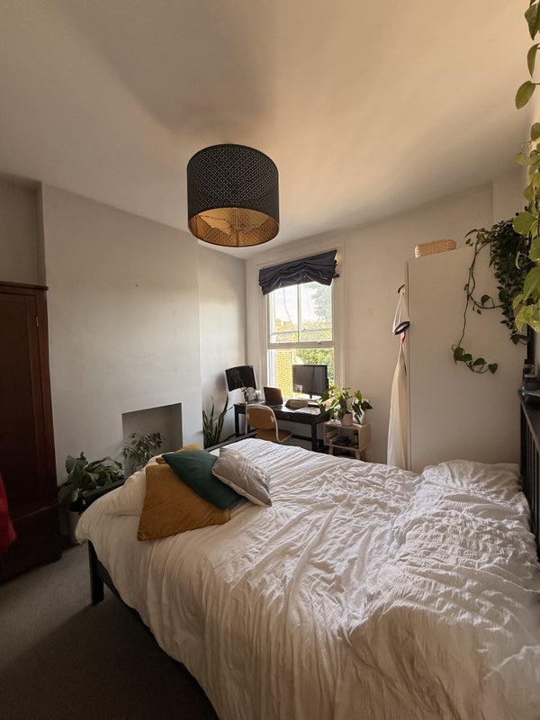 Room Sydney Road in Greater London