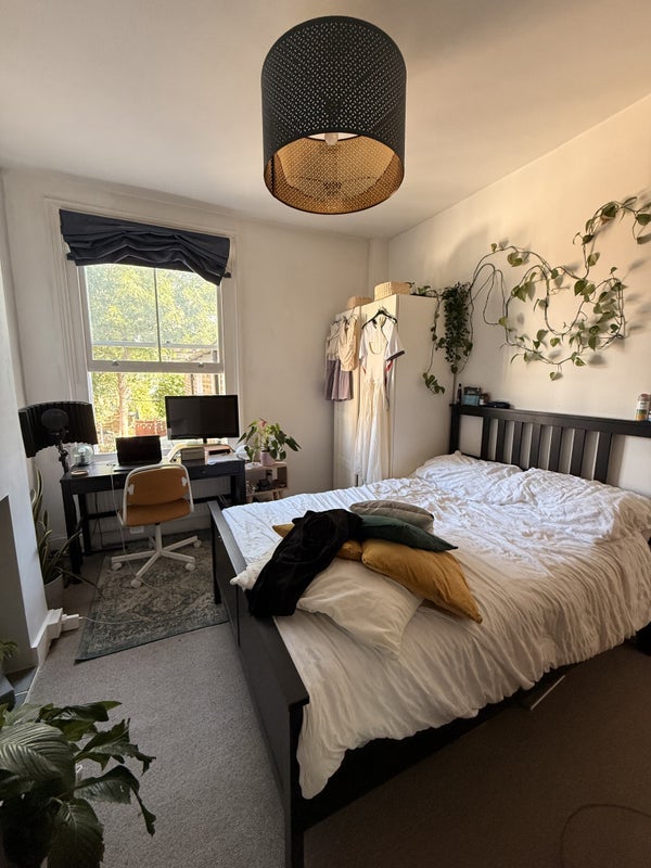 Room Sydney Road in Greater London