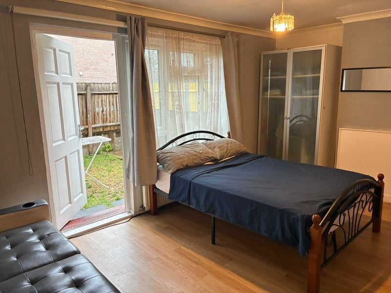 Room Disraeli Road in Greater London