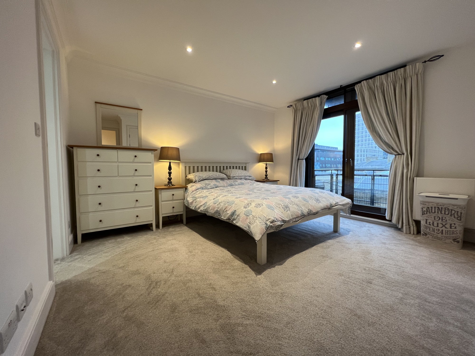 Flat Star Place in Greater London