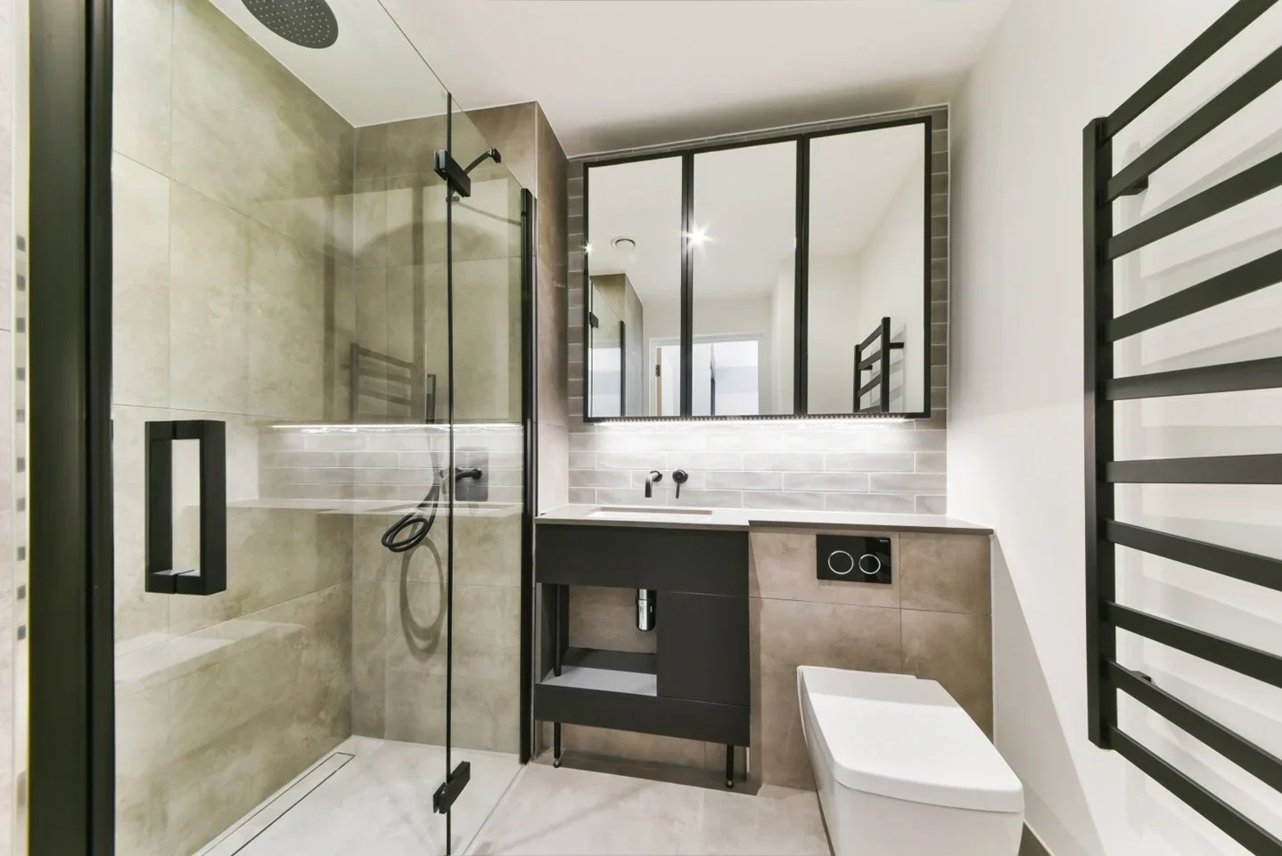 Flat Tannery Square in Greater London