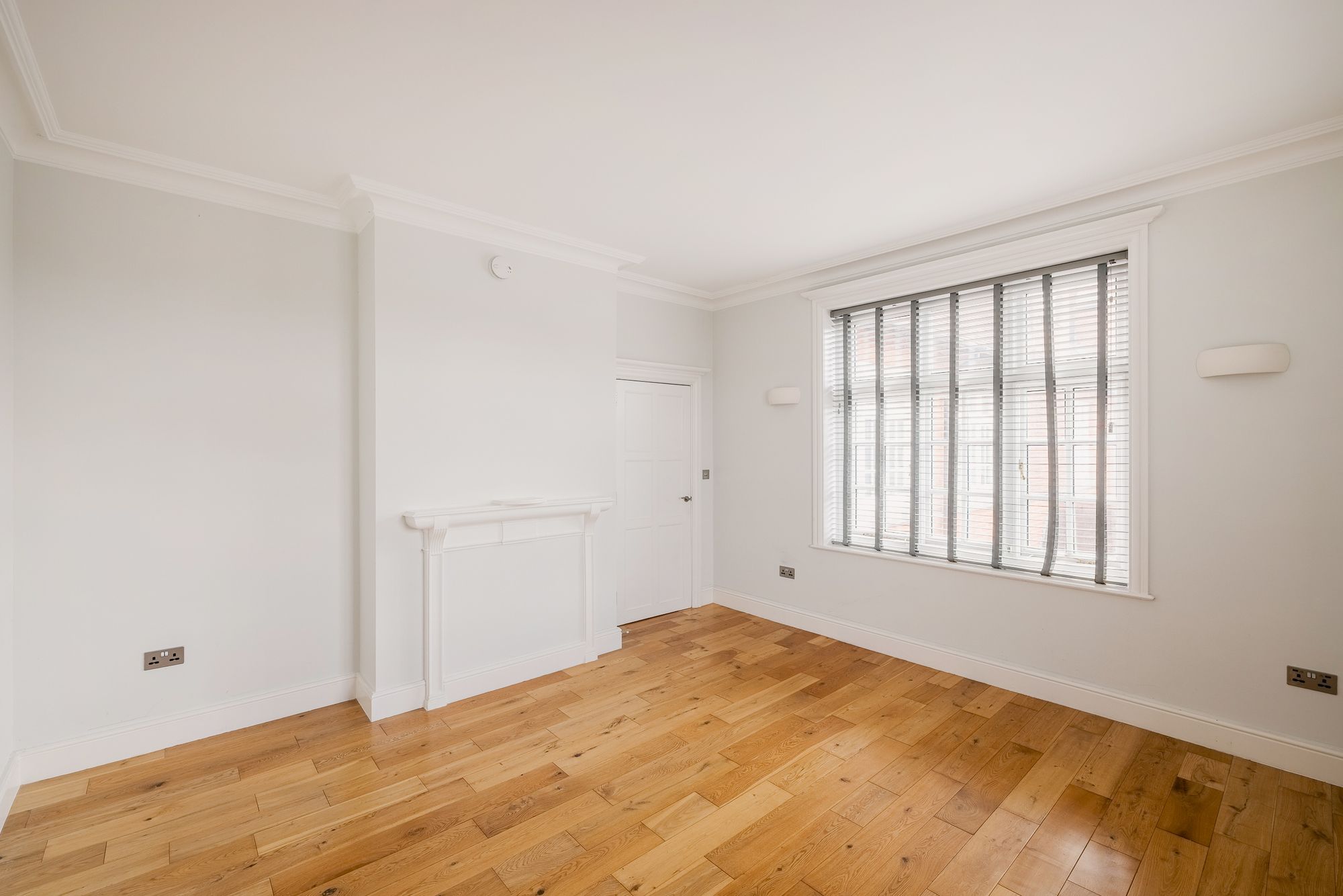 Flat Franklynn Road in Mid Sussex