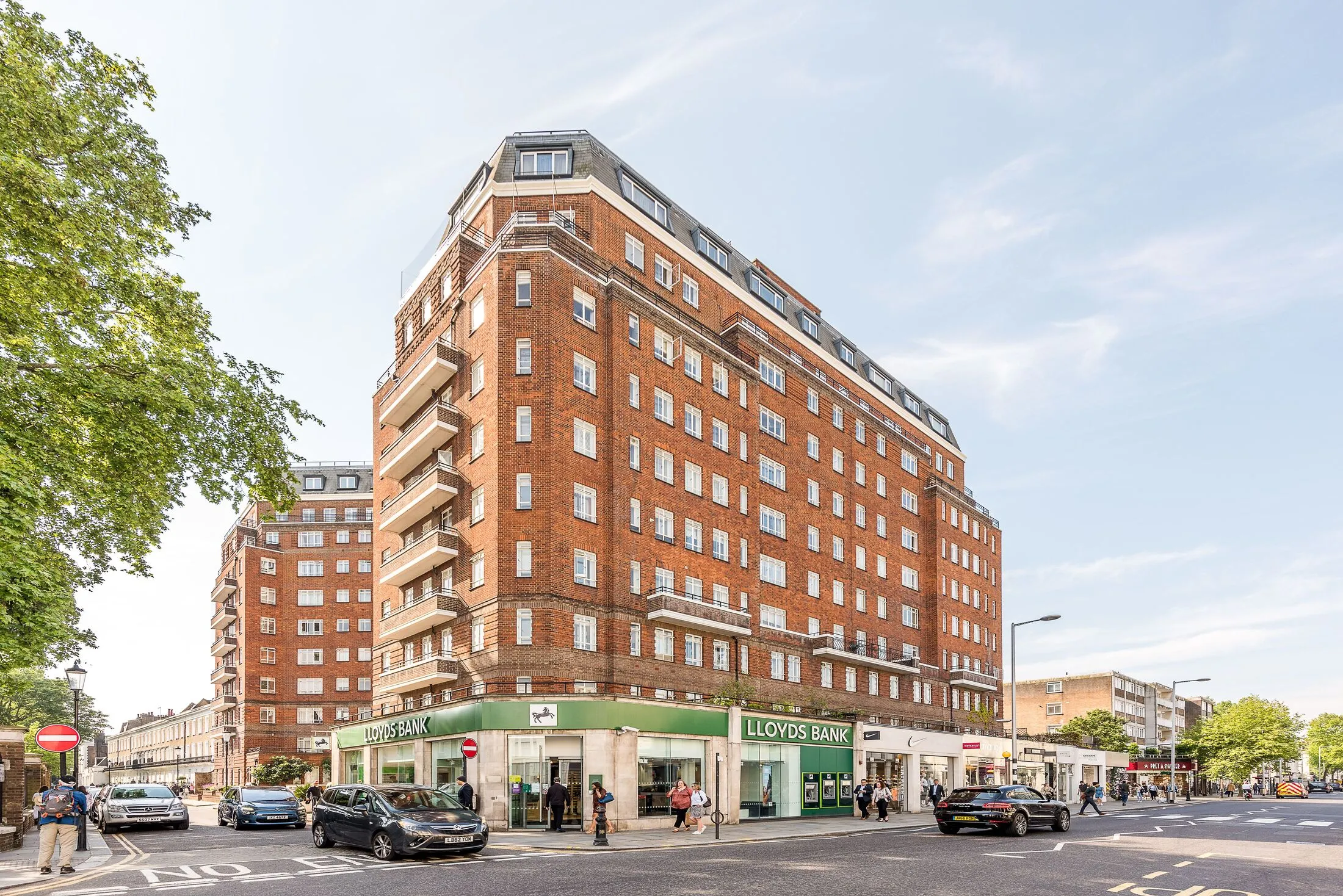 Flat Walpole Street in Greater London